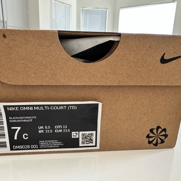 Nike toddler size 7 brand new ( final sale no return ) - Picture 3 of 5